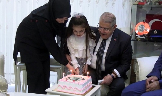 Şehit polisin kızına doğum günü sürprizi yapıldı