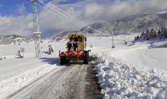 Kardan kapanan 112 mahalle yolu ulaşıma açıldı