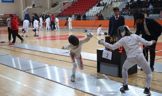 Okul Sporları Eskrim Türkiye Birinciliği Müsabakaları Kahramanmaraş'ta başladı