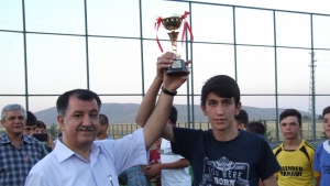Yaz Kur'an Kursları Futbol Turnuvasında Kupayı Hacıömeroğlu Camii Kaldırdı