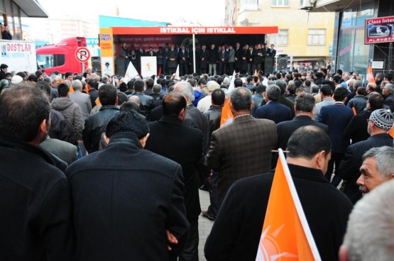 AK Parti Belediye Meclis Üyesi Adayları Vitrine Çı