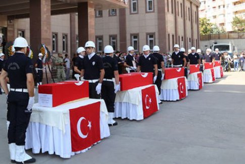 Şehitler İçin Diyarbakır'da Tören Düzenlendi