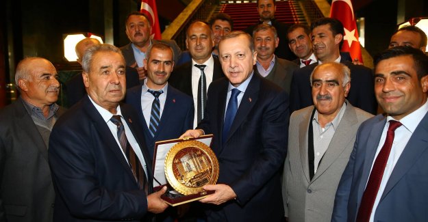 Afşinli Muhtarlar, Cumhurbaşkanı Erdoğan’a Eshab-ı Kehf Plaketi Verdi