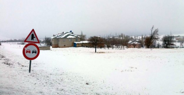 Kahramanmaraş'ta kar hayatı olumsuz etkiliyor