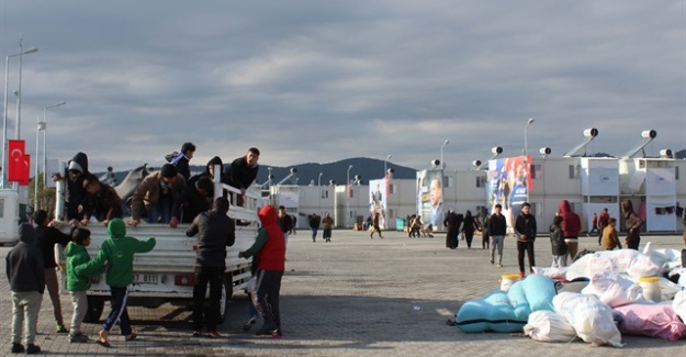 Türkmenler konteyner kente yerleştiriliyor