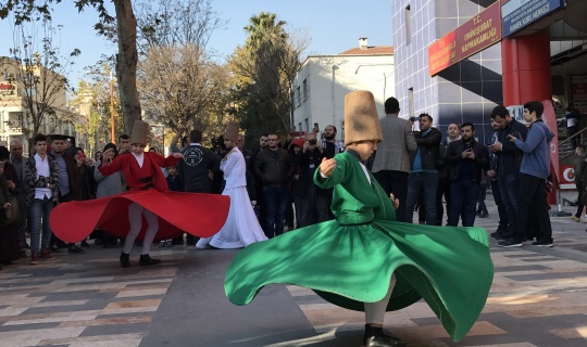 Kahramanmaraş'ta öğrencilerin semazen gösterisi
