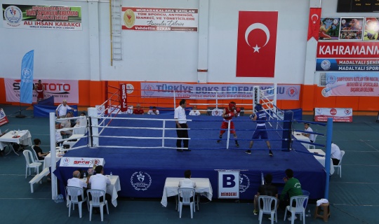 Yıldız Erkekler Türkiye Ferdi Boks Şampiyonası Başladı