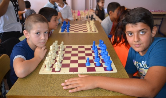 Andırın'da çocuklara satranç kursu