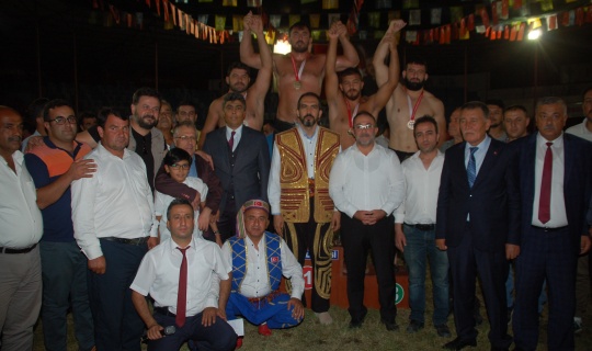Afşin Karakucak'ta Güreş Ağası Milletvekili Özdemir, Başpehlivan Kambur Oldu