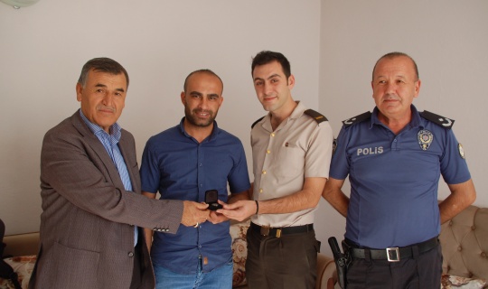 El Bab Gazisi Demir'e malul gazi rozeti verildi