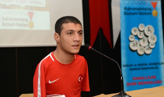 Milli Yüzücü Eroğlu, KSÜ öğrencileriyle bir araya geldi