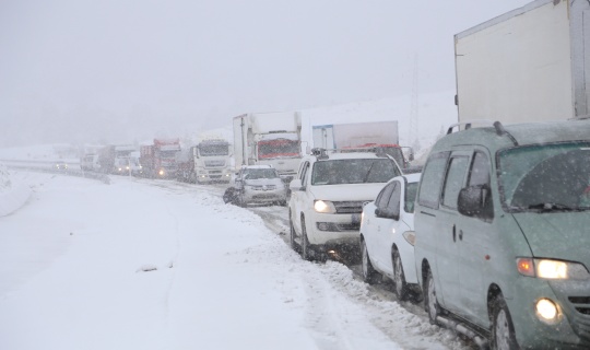 Kahramanmaraş'ta ulaşıma kar engeli