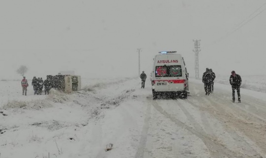 Afşin'de Kar Yağışı Kaza Getirdi: 5 Yaralı