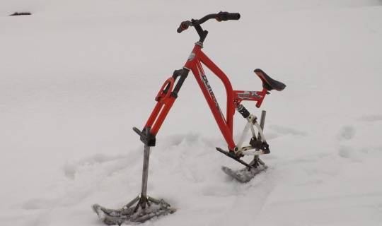 "Akdeniz'in Sibiryası"na kar bisikleti yaptı