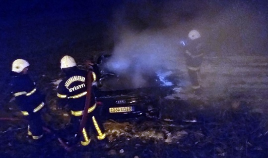 Takla atarak yanan otomobilden baba oğul yara almadan kurtuldu