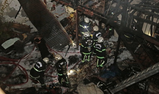 Tüp patlaması sonucu ahşap ev yandı