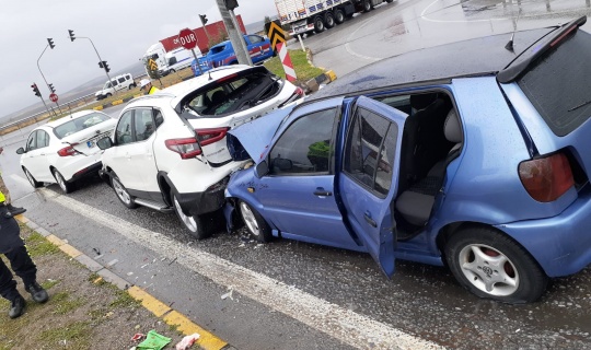 Zincirleme trafik kazası: 5 yaralı