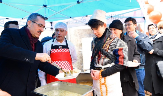Canan Karatay'ın da tavsiye ettiği "tirşik çorbası", 5 bin kişiye dağıtıldı