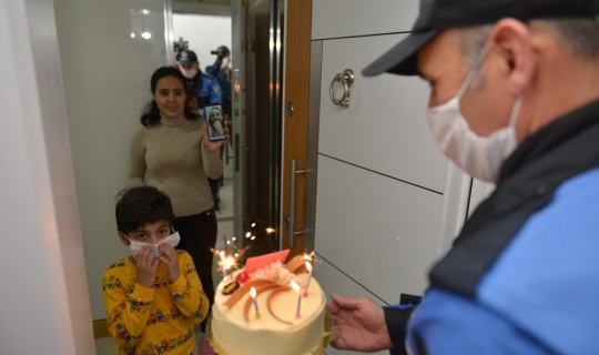 Erzurum'daki hemşire anneden Kahramanmaraş'a polis destekli doğum günü sürprizi