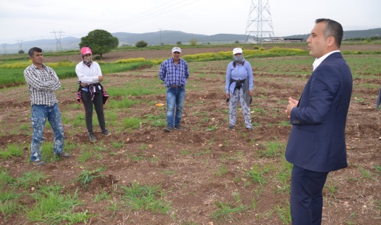 Ziraat Odası Başkanı Mehmet Çetinkaya, tarım işçileriyle buluştu