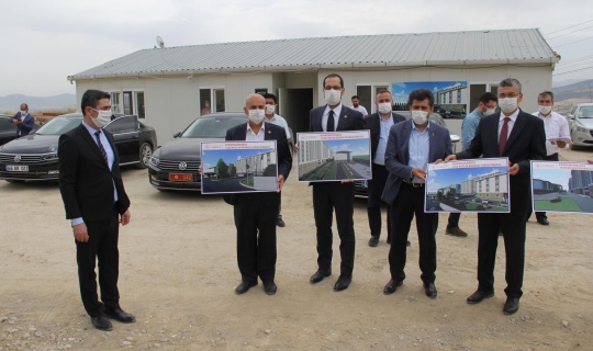 AK Parti Kahramanmaraş milletvekilleri yurt inşaatında incelemelerde bulundu