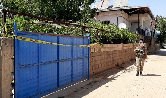 Türkoğlu ilçesinde, yeni tip koronavirüs (Kovid-19) tedbirleri kapsamında 10 ev karantinaya alındı.