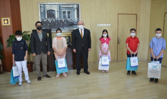 Kahramanmaraş'ta TÜGVA'nın Düzenlediği Online Yaz Okulunda Başarılı Öğrenciler Ödüllendirildi
