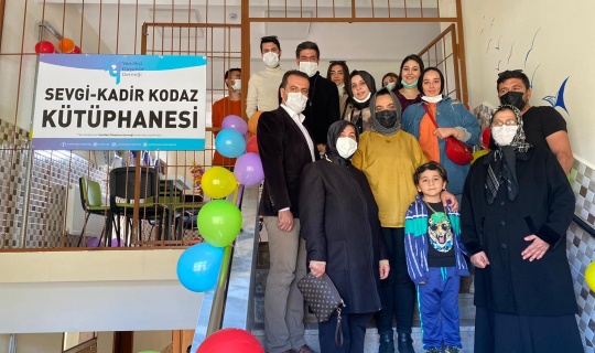 Gönüllüler Köy Okuluna Kütüphane Açtı