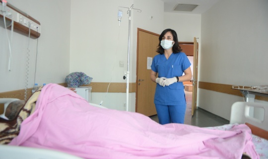 KOVİD-19 HASTALARI YAŞADIKLARINI ANLATIYOR - Koronavirüsü yenen hemşirelerden "maskesiz dolaşmayın" uyarısı
