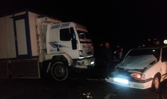 Afşin’de kamyon ile otomobil çarpıştı: 2 yaralı