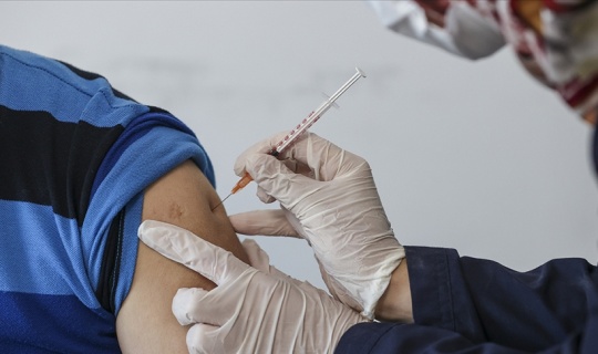 'Alerjisi olanlar Kovid-19 aşılarından istediğini tercih edip olabilir'