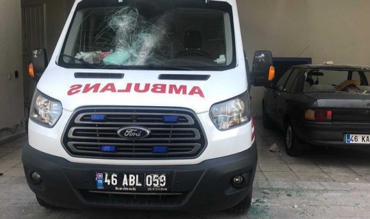 Diş ağrısı için ambulans talep eden kişiden 112 istasyonuna taşlı saldırı