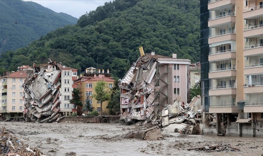 Karadeniz'deki Sel Felaketinde Hayatını Kaybedenlerin Sayısı 27'ye Yükseldi