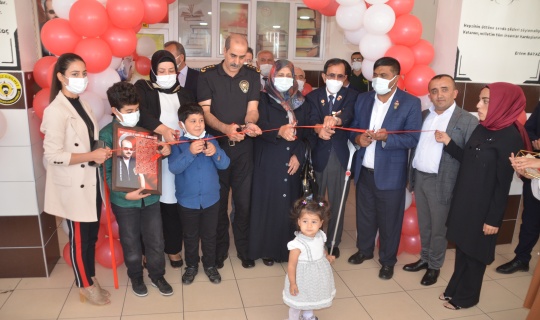 Şehit polis memuru Barış Göl adına yaptırılan kütüphane açıldı