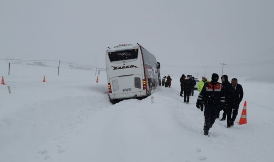 Kar nedeniyle yolda kalanlar misafirhaneye yerleştirildi