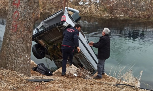 Nehre düşen araçtaki 1 kişi öldü, 2 kişi yaralandı