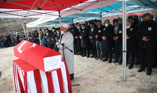 Şehit polis memuru Eyüp Saz'ın cenazesi toprağa verildi