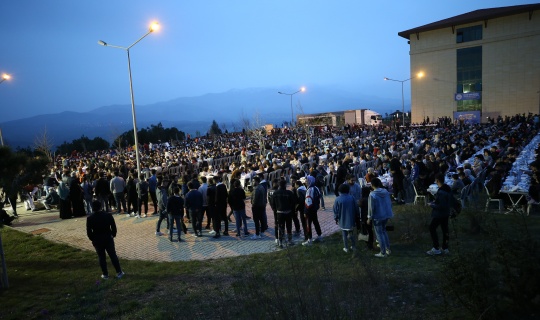 Ünal, Kahramanmaraş'ta öğrencilerle iftar yaptı: