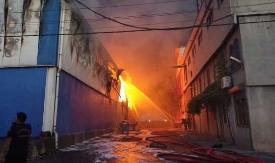Kahramanmaraş'ta geri dönüşüm tesisindeki yangın kontrol altına alındı