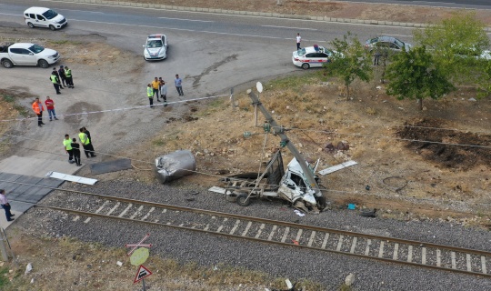 Trenin Çaptığı Kamyonetin Sürücüsü Öldü