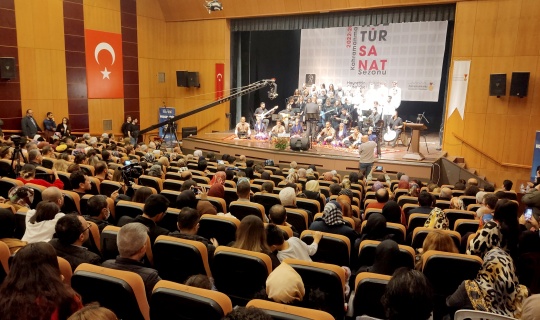 Büyükşehir Belediyesinin Türk Halk Müziği Korosu Sahne Aldı