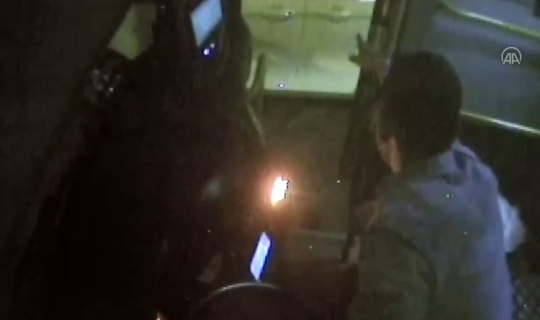 Halk Otobüsü Şoförü İle Otomobil Sürücüsünün Tartışması Kameraya Yansıdı