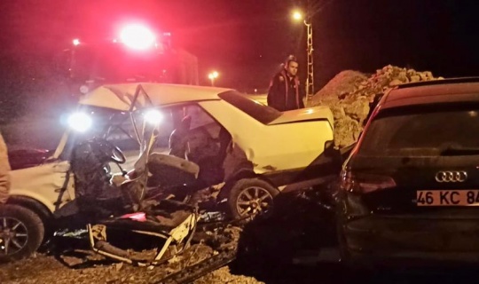 Afşin’de iki otomobilin çarpışması sonucu 5 kişi yaralandı