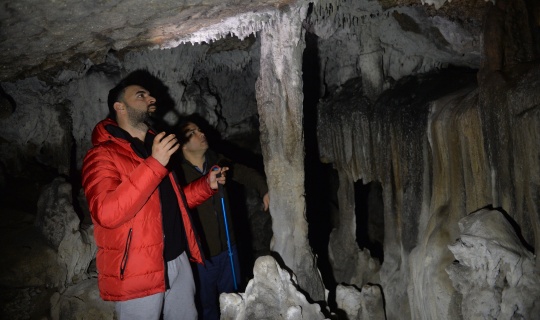 Dağcılar, Doğa Yürüyüşü Sırasında Mağara Keşfetti