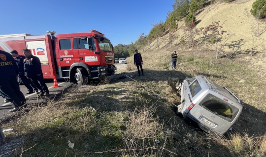 Hafif Ticari Aracın Şarampole Devrildiği Kazada 4 Kişi Yaralandı