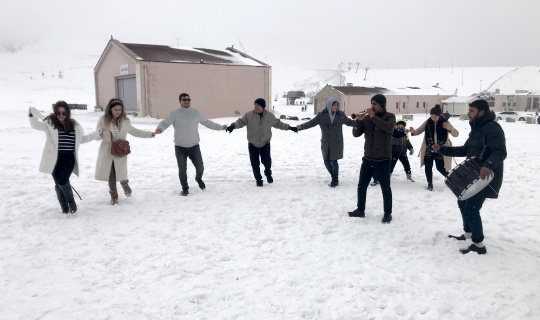 Kahramanmaraş'ta Kar Yağışı Davul Zurnayla Kutlandı