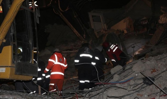 Afşin'de 38 kişi sağ kurtarıldı