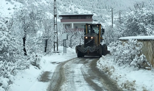 Büyükşehir İlçelerde Karla Mücadele Çalışmalarını Sürdürüyor