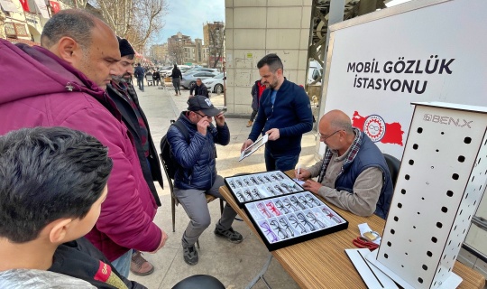 Kahramanmaraş'ta Depremzedeler İçin Mobil Gözlük İstasyonu Kuruldu