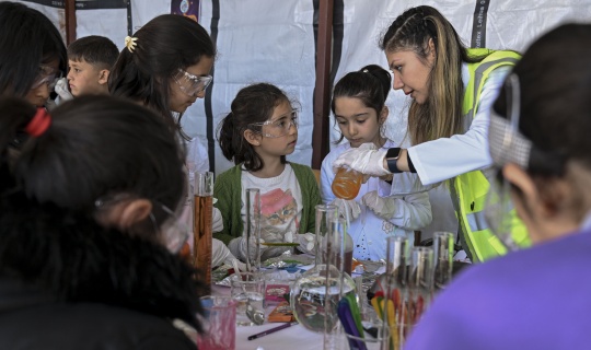 Depremzede Çocuklar Bilim Şenliğiyle Moral Buluyor